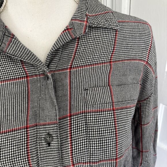Eddie Bauer Button Up Flannel Shirt Women's Size Medium Plaid Black Red - Picture 2 of 5